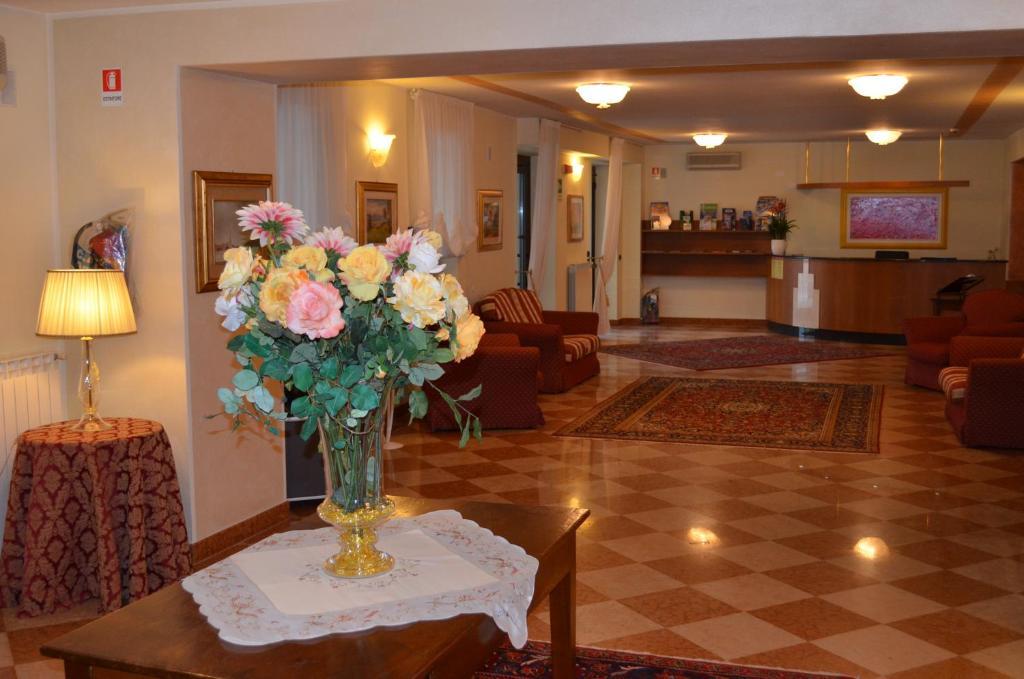 Hotel Olioso Peschiera del Garda Exterior photo